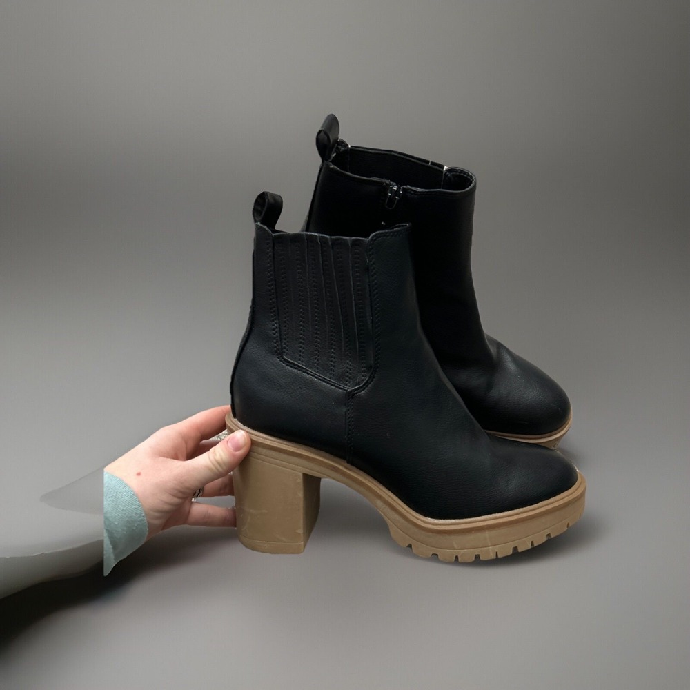 Dolce Vita Jade platform Black Leather Lug Sole Boots Size 9